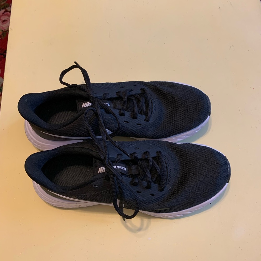 Womens Nike running shoe